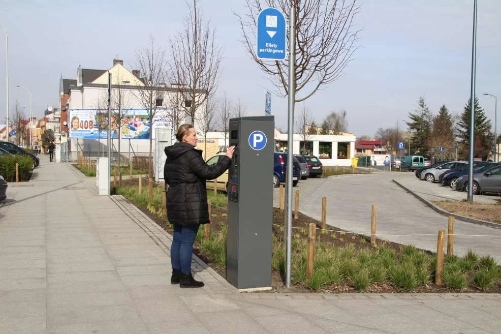 W jarocińskiej strefie płatnego parkowania stanęły nowe parkomaty. Jak działają? [MAPA, ZDJĘCIA, SONDA]