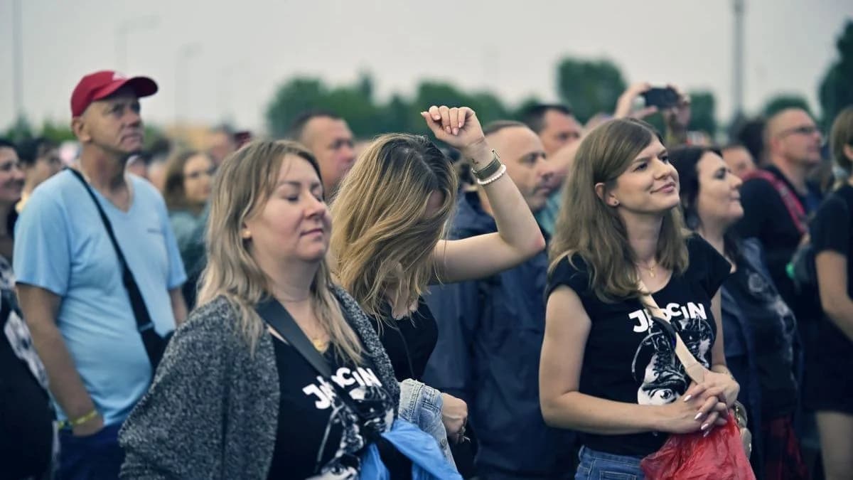 Tak bawiliście w błocie i deszczu podczas pierwszego dnia Jarocin Festiwal 2026