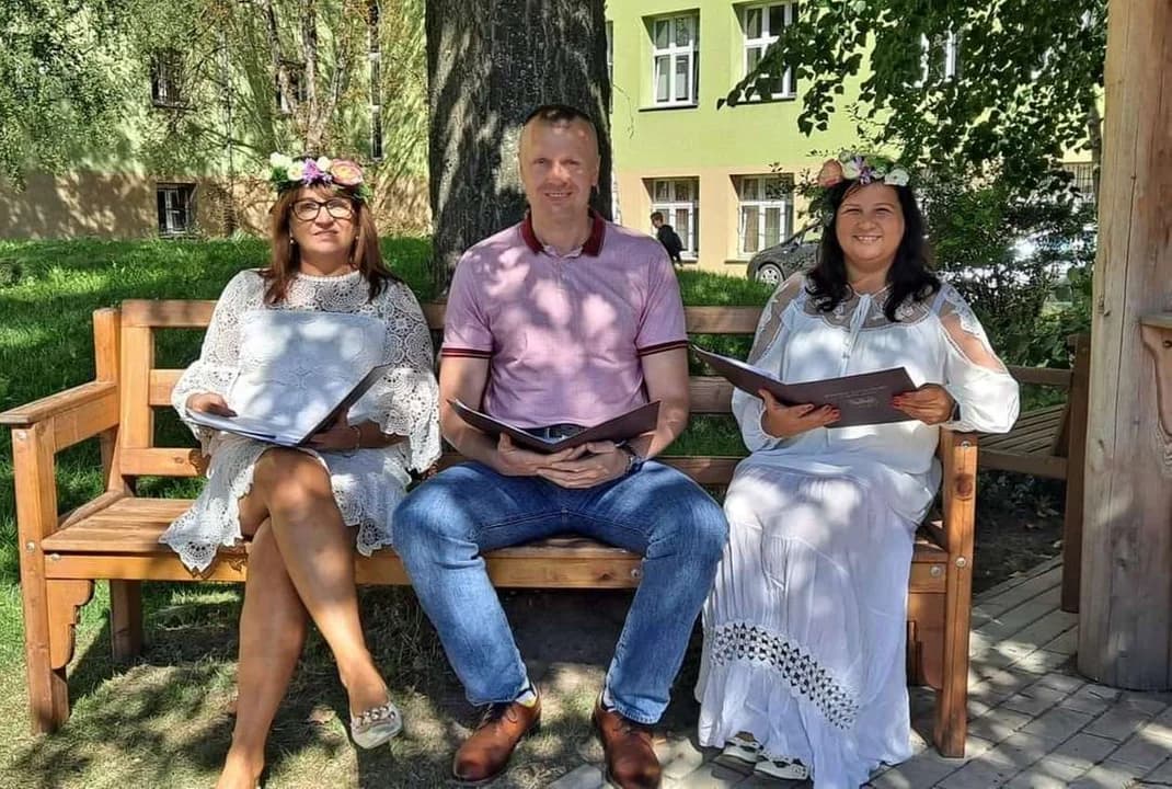 Narodowe Czytanie w Ogrodzie Różanym przy jarocińskiej „jedynce” [ZDJĘCIA]