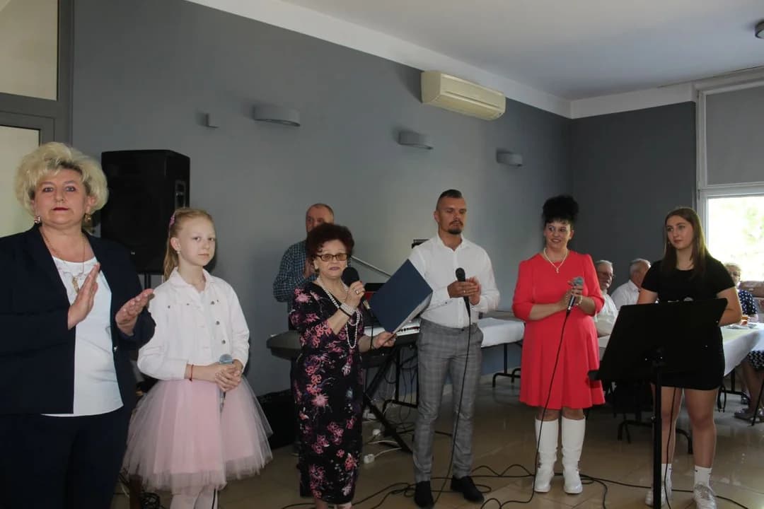 Dzień Matki w kole nr 1 Polskiego Związku Emerytów, Rencistów i Inwalidów w Jarocinie [ZDJĘCIA] — zdjęcie 2 z 97