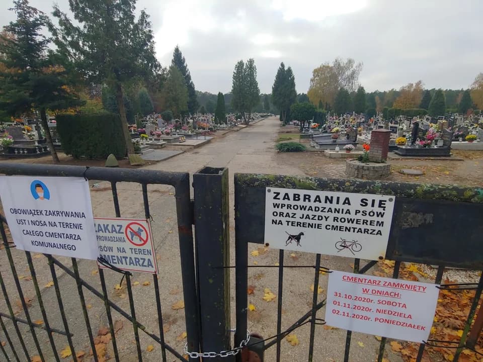 1 listopada na jarocińskich cmentarzach. Zobacz zdjęcia ze Wszystkich Świętych z poprzednich lat [GALERIA] — zdjęcie 3 z 306