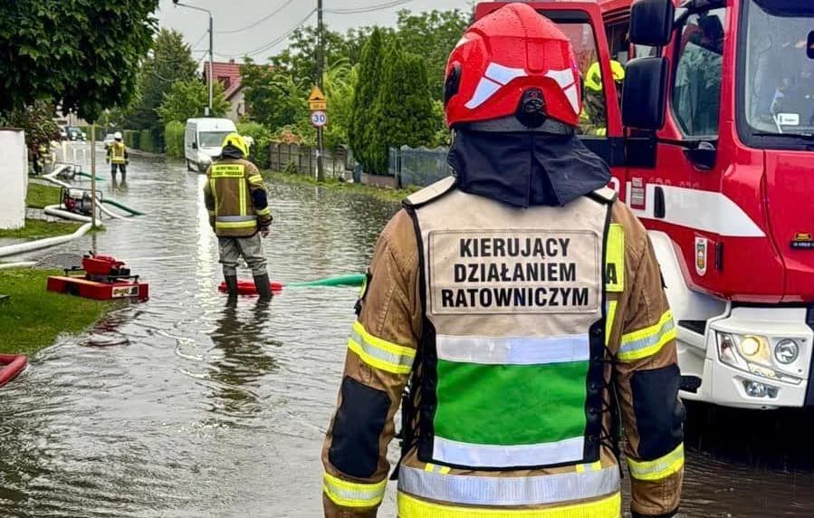 Nawałnica spowodowała też ogromne straty w sąsiednim powiecie kaliski. Ucierpiał m.in. szpital, gdzie doszło do zalania jednej kondygnacji