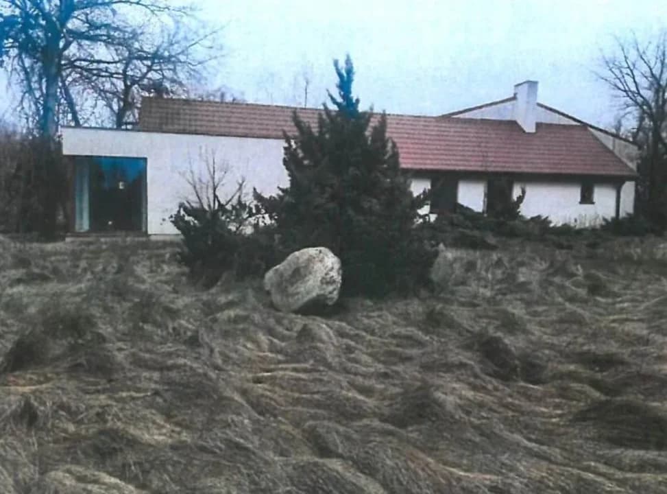 Pięknie położony dom z działką znów na sprzedaż. Rusza kolejny przetarg — zdjęcie 5 z 16