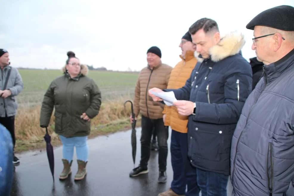 Zebranie w sprawie domniemanej farmy w Witaszycach — zdjęcie 5 z 17