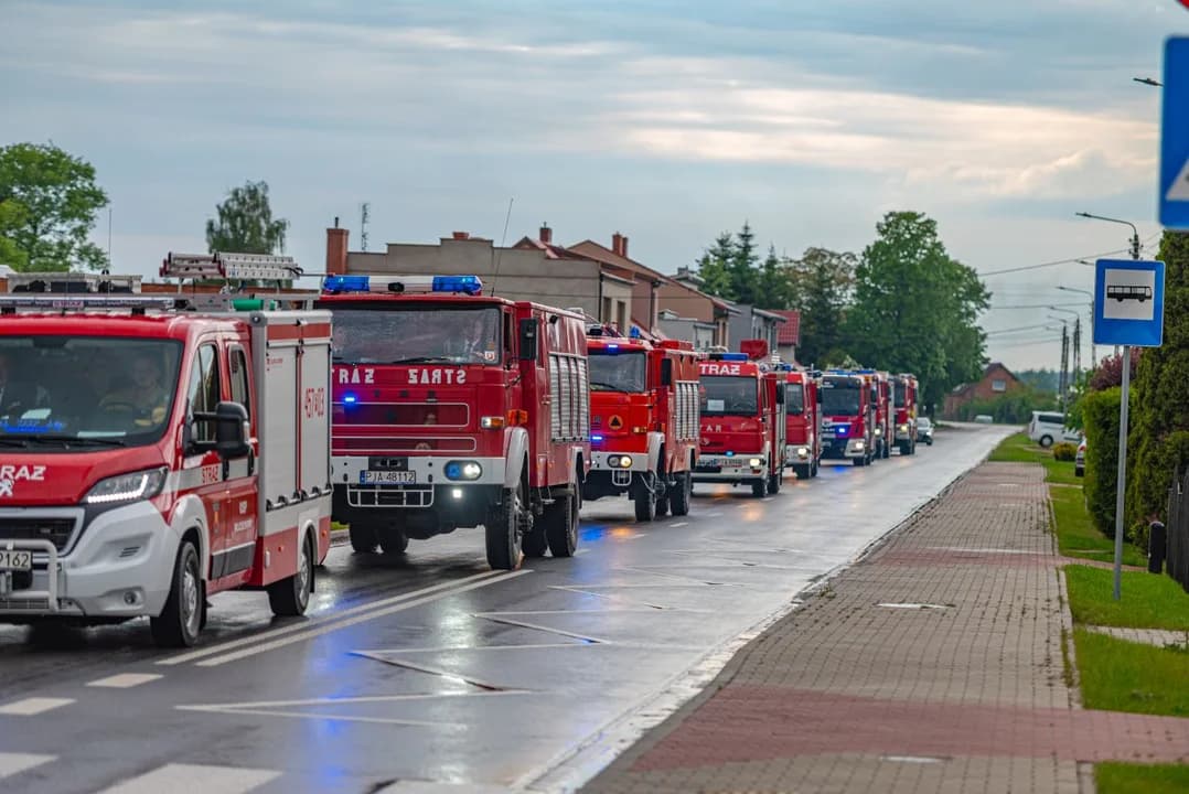 Niezwykły przejazd strażaków przez gminę. Było co oglądać