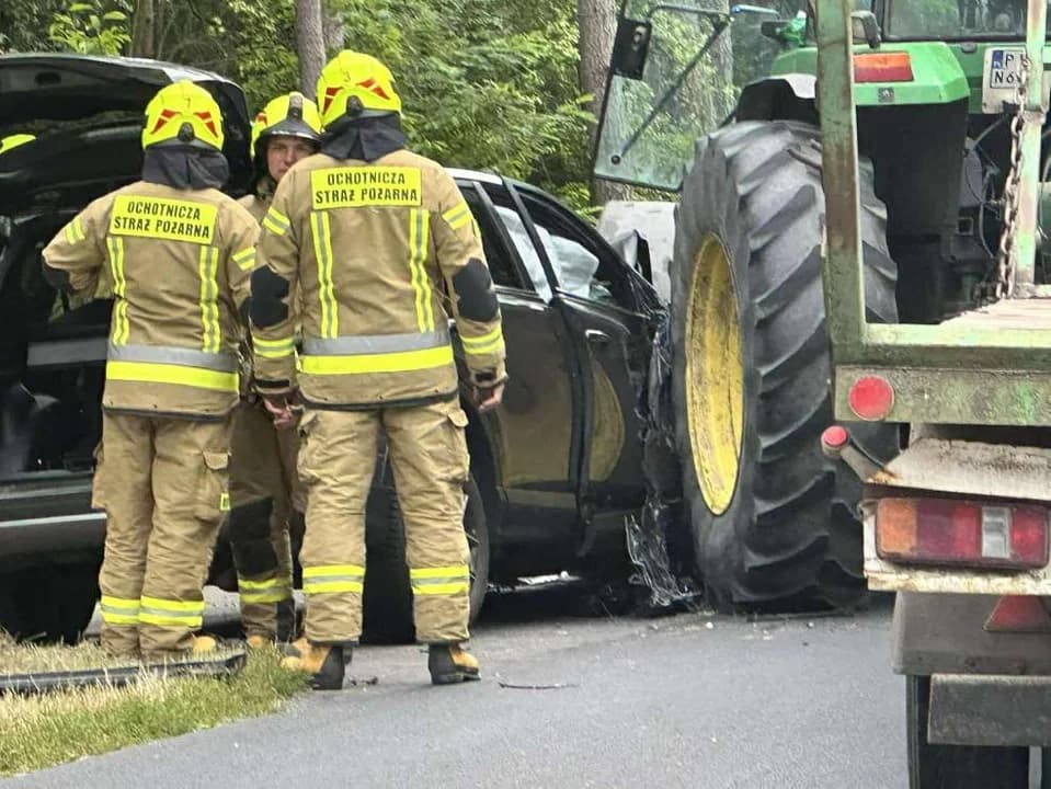 Kolizja na drodze powiatowej Jarocin - Żerków — zdjęcie 3 z 6