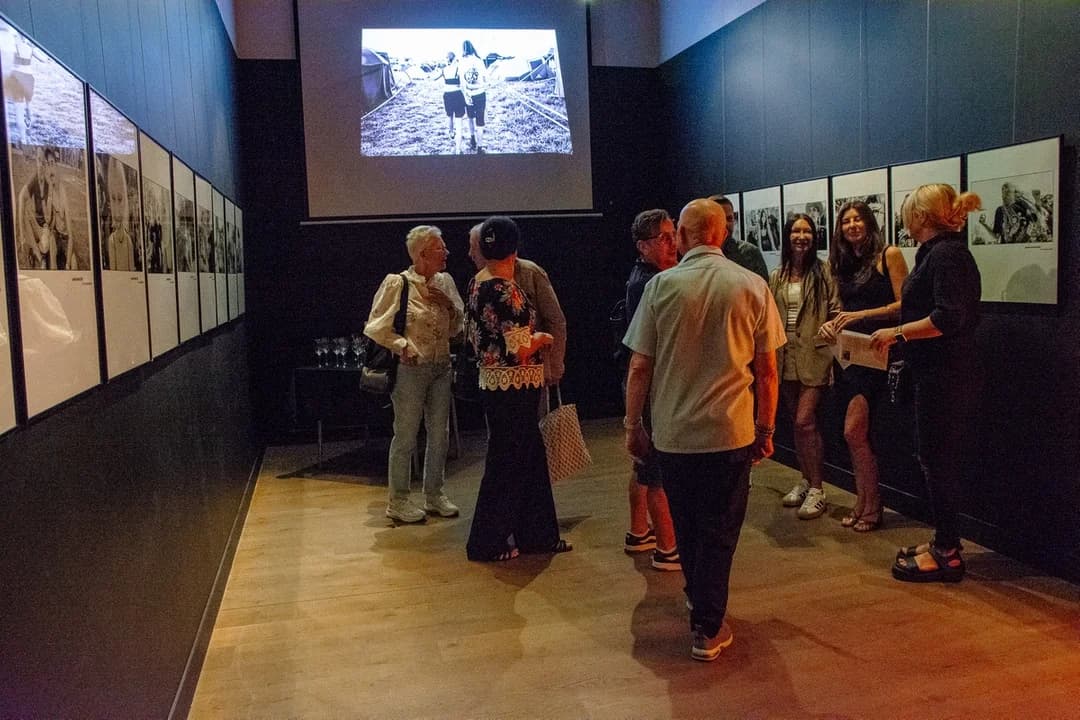 Wernisaż wystawy fotografii Franka Roosendaala "W drodze razem z muzyką rockową" — zdjęcie 6 z 30