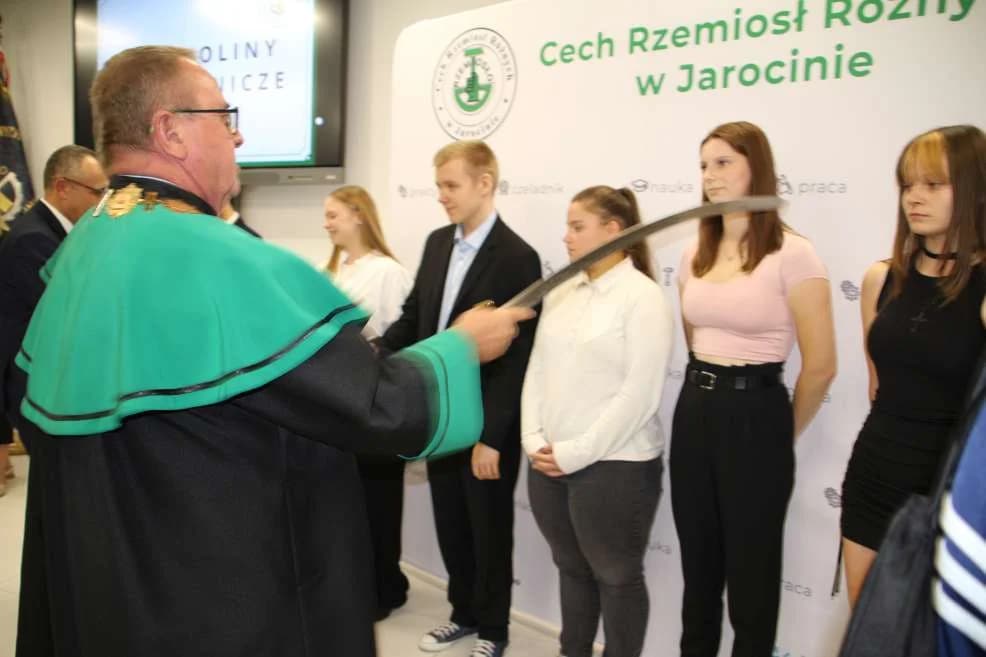 W Jarocinie odbyła się uroczysta ceremonia Wyzwolin Czeladniczych, czyli przejścia z ucznia na czeladnika [ZDJĘCIA, SONDA]