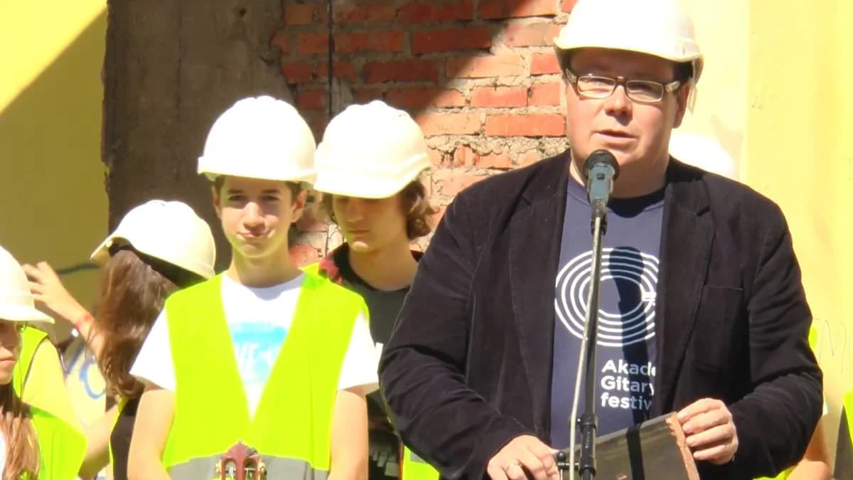 Muzyków zapowiadał ówczesny wiceburmistrz Jarocina Robert Kaźmierczak