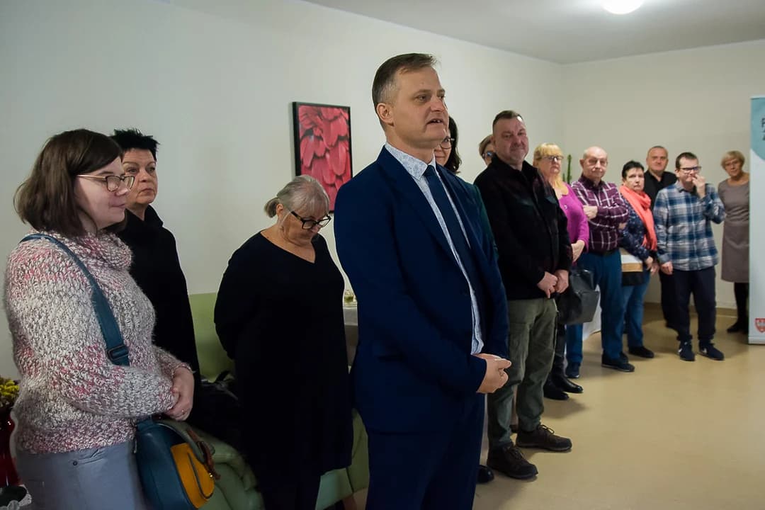 W Jarocinie otwarto mieszkanie wspomagane dla osób ze spektrum autyzmu — zdjęcie 2 z 21