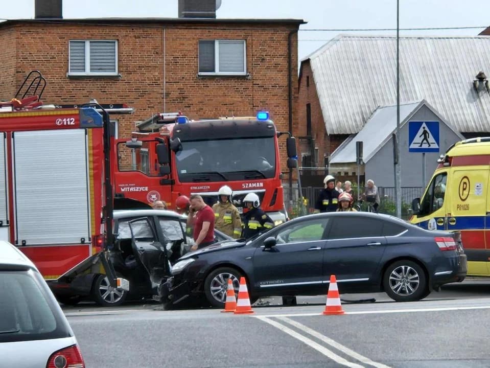 Zderzenia trzech aut w Witaszycach — zdjęcie 1 z 21