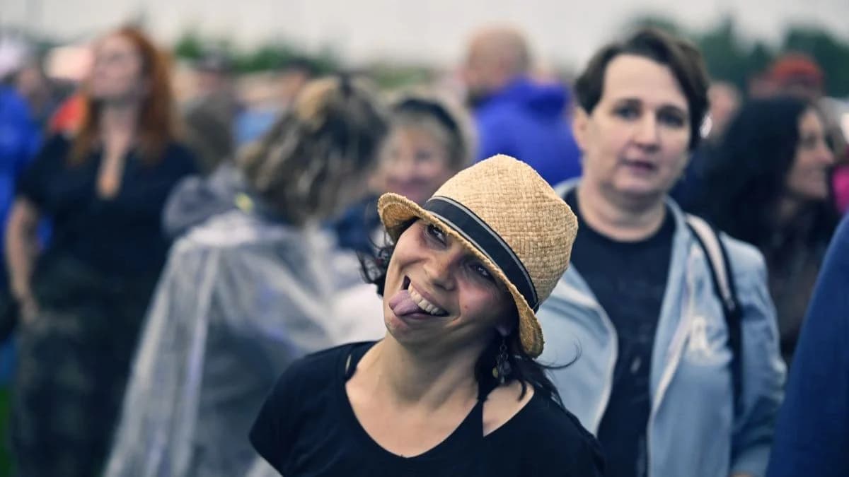 Tak bawiliście w błocie i deszczu podczas pierwszego dnia Jarocin Festiwal 2026