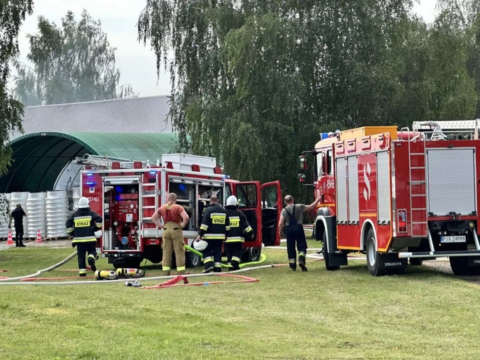 Ogromny pożar hali w gminie Żerków