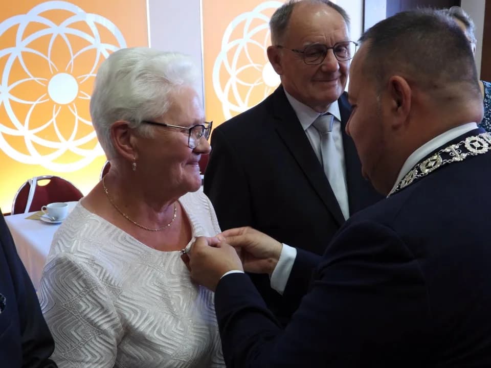 Pół wieku wspólnego życia, dzielenia radości i trosk - taki jubileusz to prawdziwy ewenement i niezwykły powód do dumy. Mieszkańcy gminy Nowe Miasto nad Wartą udowadniają jednak, że prawdziwa miłość potrafi przetrwać każdą próbę czasu.
