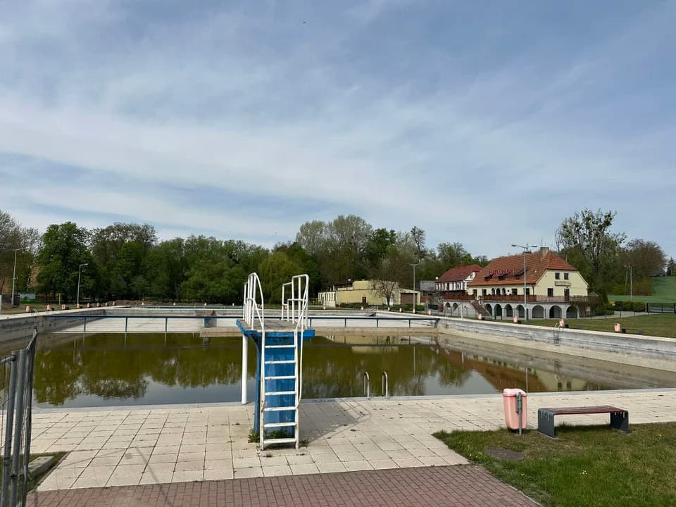 Za nieco ponad miesiąc wakacje. Baseny w Żerkowie są przygotowane do sezonu? [ZDJĘCIA] — zdjęcie 5 z 15