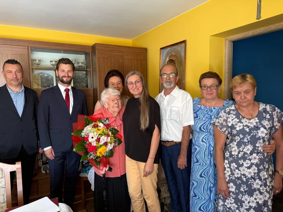 Wyjątkowy jubileusz w gminie Kotlin. Pani Julianna skończyła 100 lat [ZDJĘCIA] — zdjęcie 4 z 10