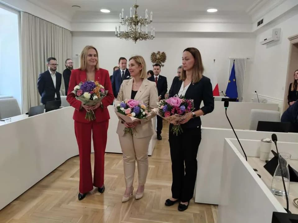 Radni nie mają zaufania do burmistrza, choć finanse oceniają dobrze. Posypały się zarzuty, wspomniano o referendum [ZDJĘCIA]