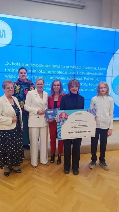 Uczniowie z Woli Książęcej na gali projektu Szkoła Międzypokoleniowa w KPRM