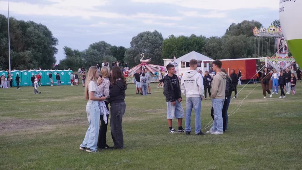 Noc Świętojańska w Gizałkach za nami! Grzegorz Hyży zachwycił publiczność [ZDJĘCIA] — zdjęcie 3 z 111