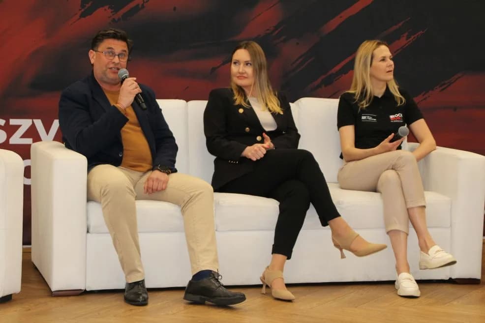Do uczestnictwa w biegu zachęcał również prezes Jarocin Sport. Marcin Zwierzyński zachęcał do skorzystania z oferty hotelowej i rekreacyjnej spółki — zdjęcie 6 z 19