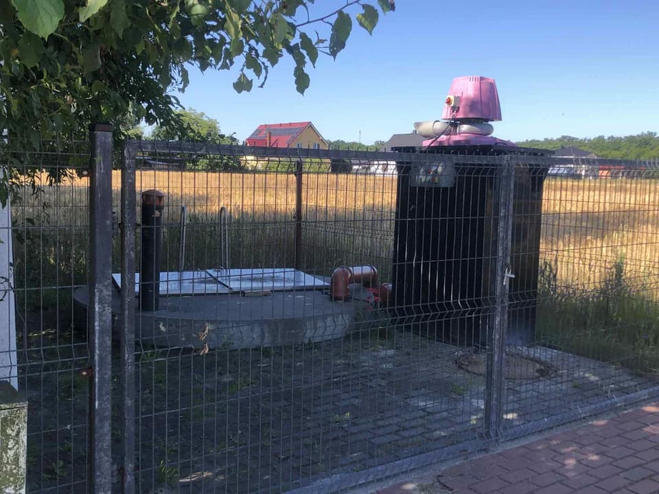 Smród z przepompowni ścieków na Ługach w Jarocinie uprzykrza życie mieszkańcom. Co na to Przedsiębiorstwo Wodociągów i Kanalizacji?