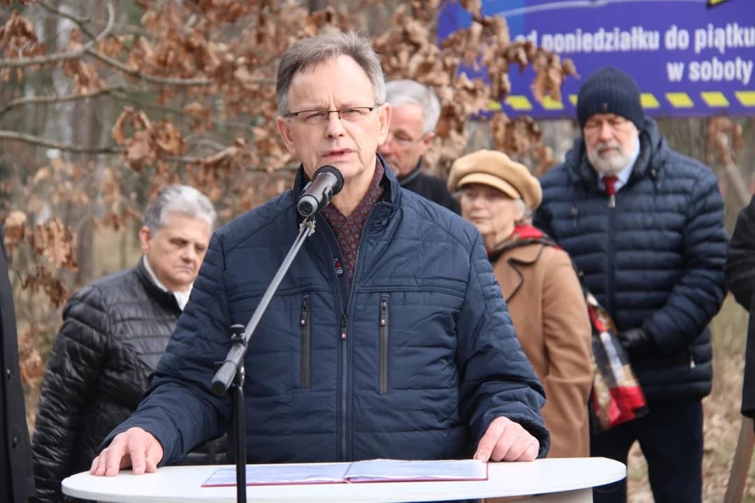 Uczcili Żołnierzy Wyklętych na mszy św. i przy pomniku w Jarocinie — zdjęcie 3 z 27