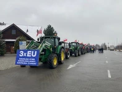 Jarocińscy rolnicy jadą drogą krajową protestować do Gołuchowa