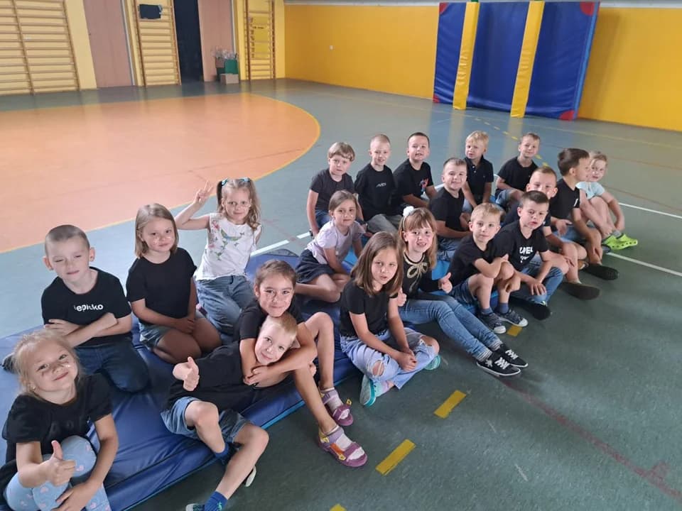 Gminny Festiwal Piosenki Bajkowej w Publicznym Przedszkolu nr 2 "Bajeczka" w Jarocinie — zdjęcie 4 z 59