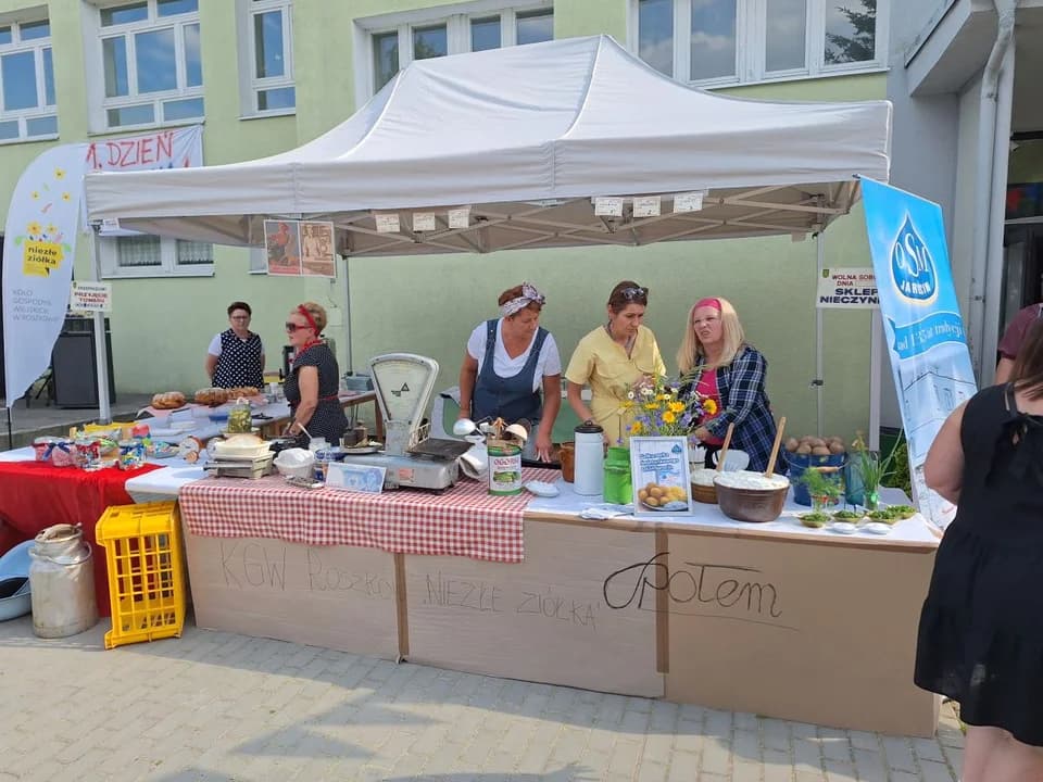 Pierwszy Dzień Sąsiada w Roszkowie w stylu PRL-u