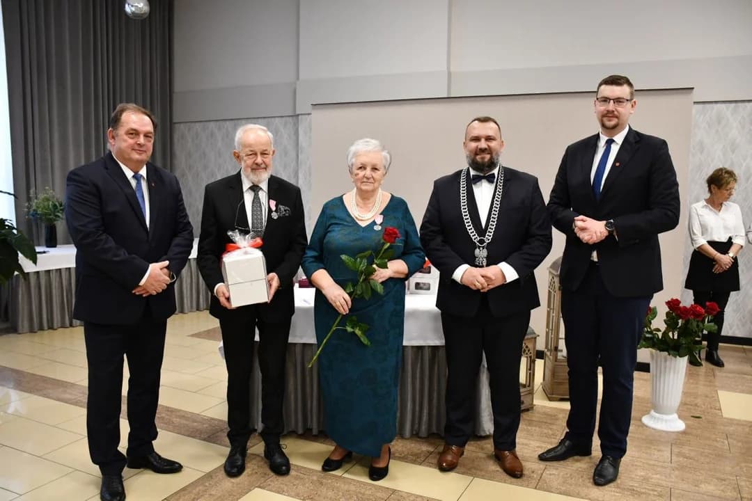 Burmistrz Żerkowa Michał Surma wręczył medal swojemu poprzednikowi [ZDJĘCIA]