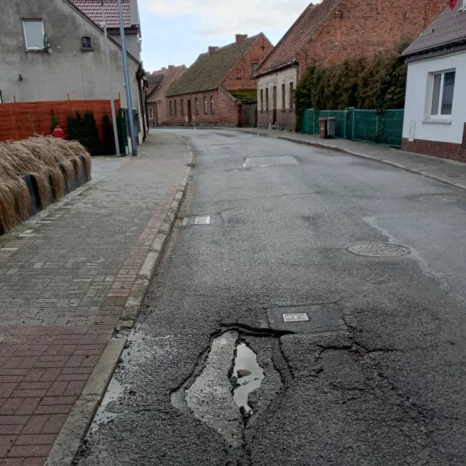 Mieszkańcy domagają się remontu ulicy Długiej w Jarocinie. Co na to urząd?