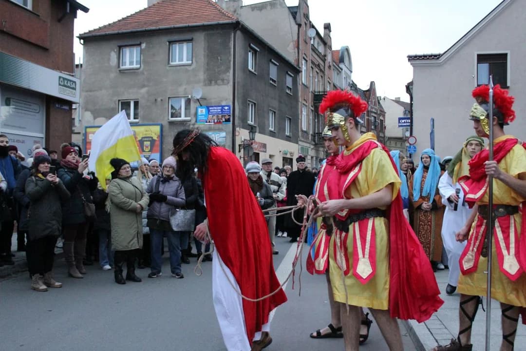 Misterium u franciszkanów i na ulicach Jarocina. Tym razem bez lawety — zdjęcie 6 z 21