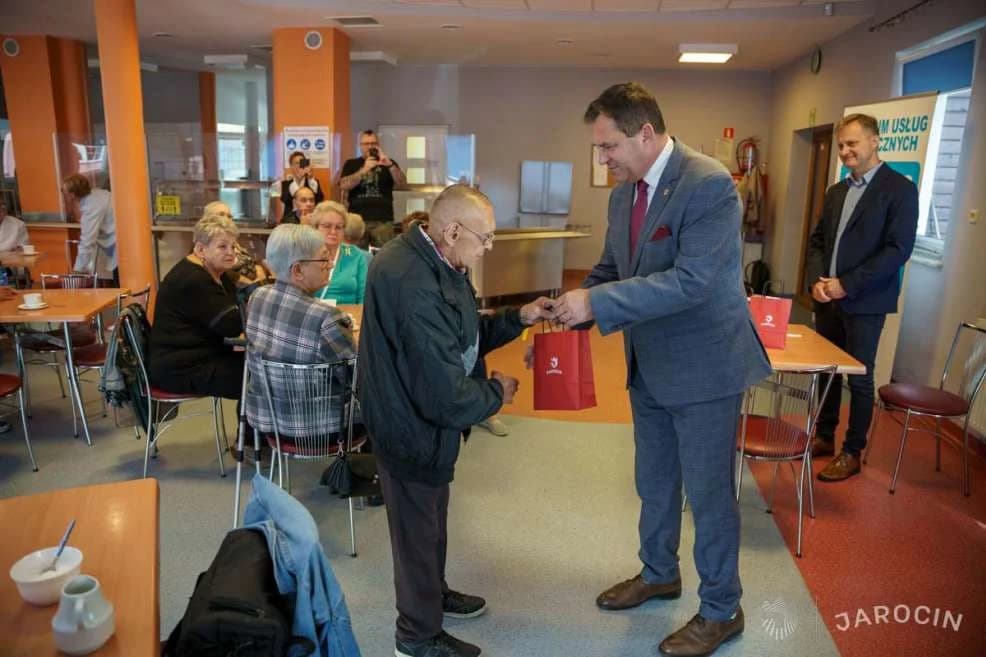 Opaski dla seniorów w gminie Jarocin (rok 2022) — zdjęcie 4 z 7