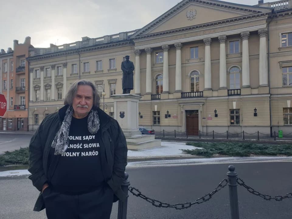 Jest apelacja w sprawie Janusza Ziętkiewicza z Jarocina. Był sądzony za wulgarne hasło na koszulce i samochodzie — zdjęcie 6 z 8