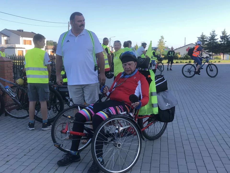 Pielgrzymka rowerowa z Jarocina wyruszyła na Jasną Górę. Zatrzymali się na mszy św. w Kaliszu [ZDJĘCIA] — zdjęcie 6 z 78
