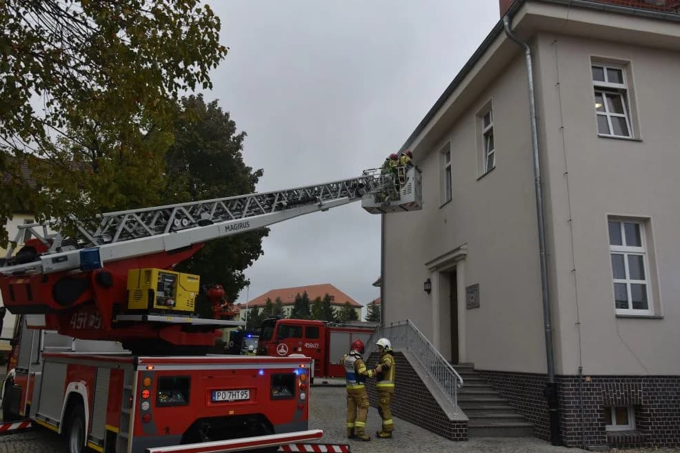 Trzy zastępy strażaków na terenie jarocińskiego batalionu. WAŻNE ćwiczenia — zdjęcie 4 z 6
