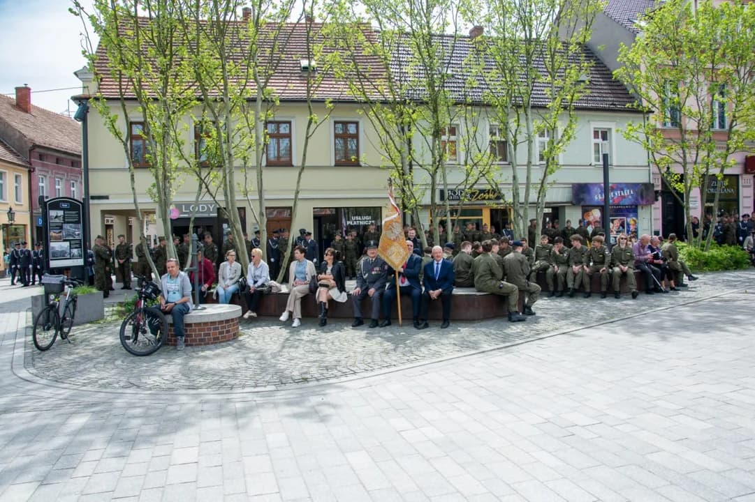Jubileusz 80-lecia 16 Jarocińskiego Batalionu Remontu Lotnisk — zdjęcie 3 z 93