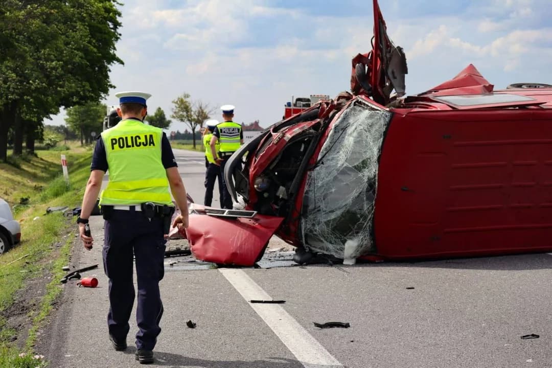 Mieszkaniec gminy Jarocin ranny w wypadku na DK 11 — zdjęcie 6 z 11