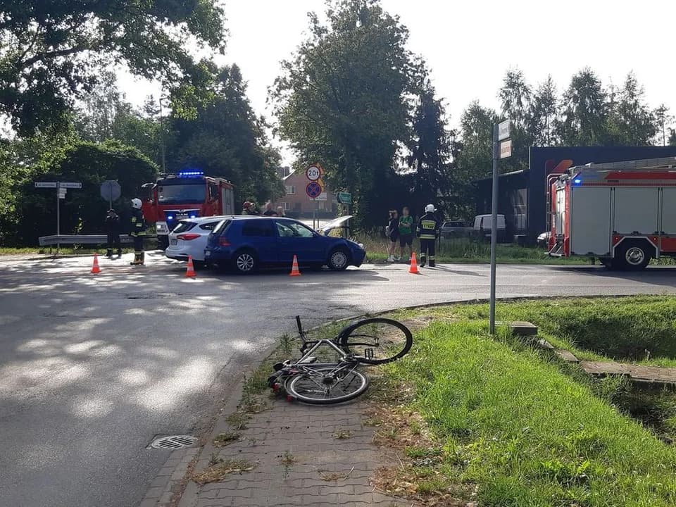 Zderzenie dwóch aut na skrzyżowaniu DK 15 z ul. Dworcową w Golinie