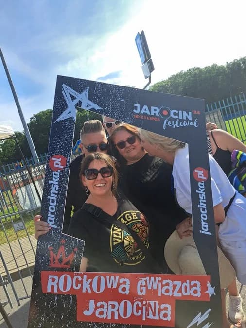 Trzeci dzień Jarocin Festiwal 2024. Poszukaj siebie na zdjęciu w naszej ramce! — zdjęcie 5 z 94
