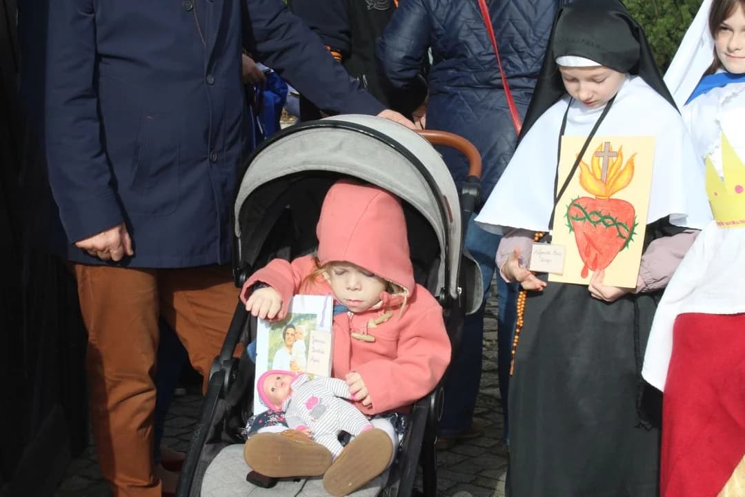 Marsz Wszystkich Świętych w parafii św. Marcina w Jarocinie — zdjęcie 5 z 73