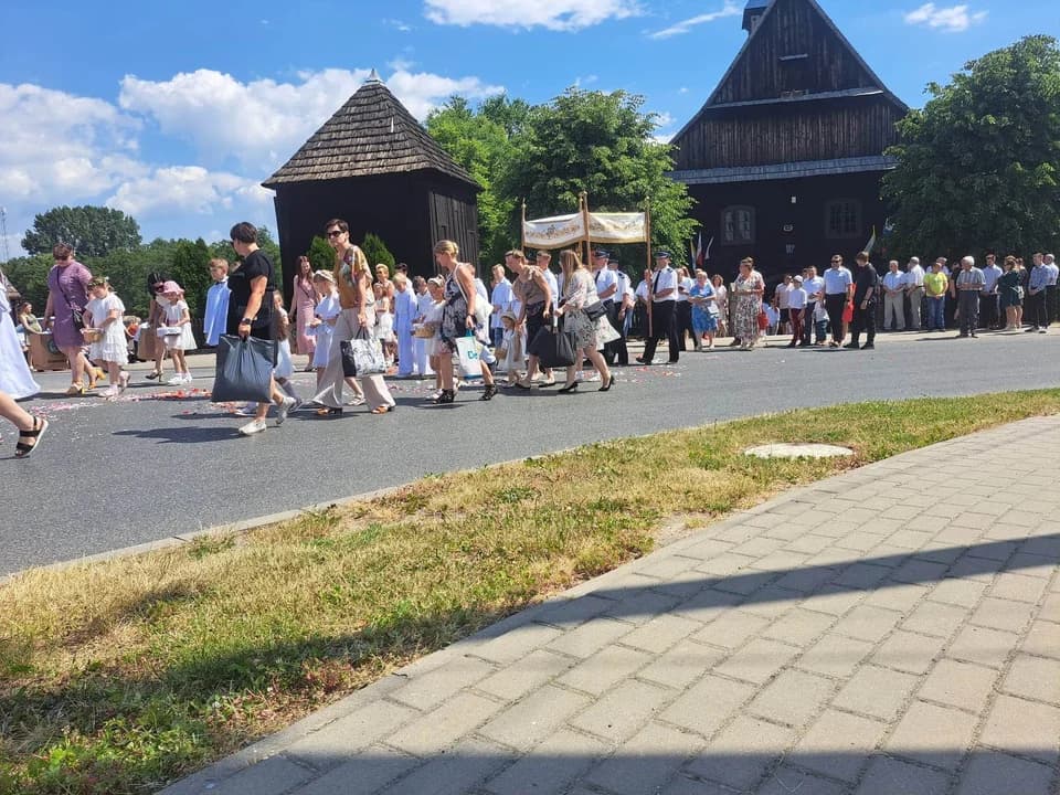 Procesja Bożego Ciała w Magnuszewicach [ZDJĘCIA] — zdjęcie 2 z 18