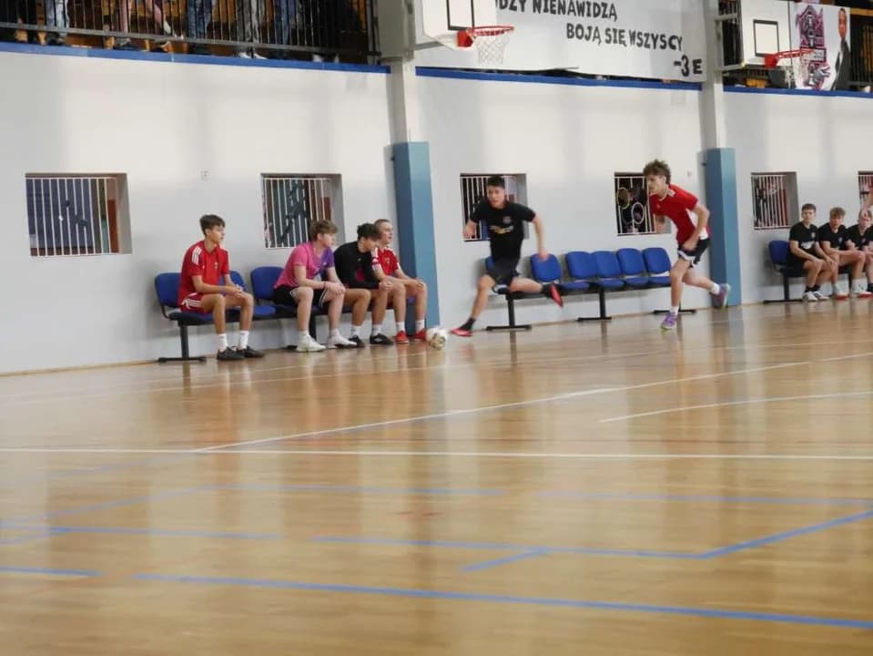 Szkolny Turniej Futsalu 2025 wyłonił Mistrza Szkoły. Kto okazał się najlepszy? [ZDJĘCIA, SONDA] — zdjęcie 6 z 54