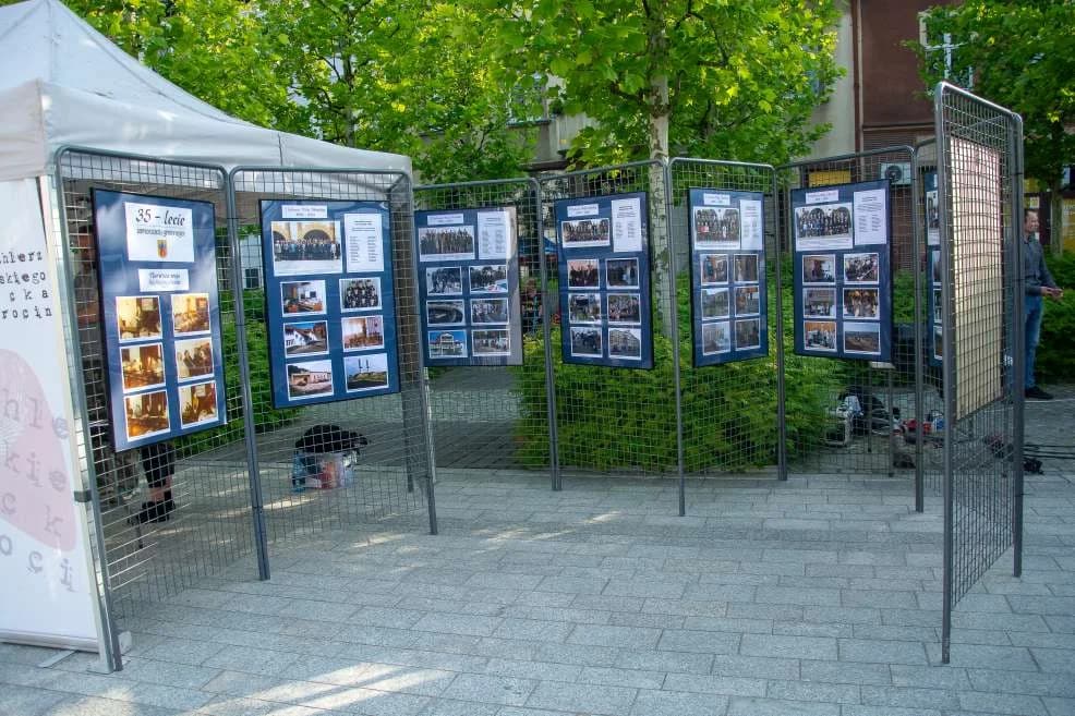 Wielkie święto na rynku - jarociński samorząd obchodzi 35. urodziny. Zobacz, kto był, a kogo zabrakło [ZDJĘCIA]