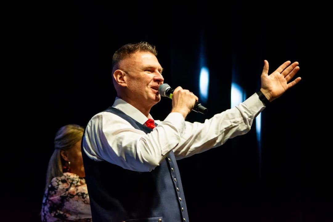 Kabaretowo-muzyczne show „Biesiada Śląska” w Jarocińskim Ośrodku Kultury — zdjęcie 1 z 39