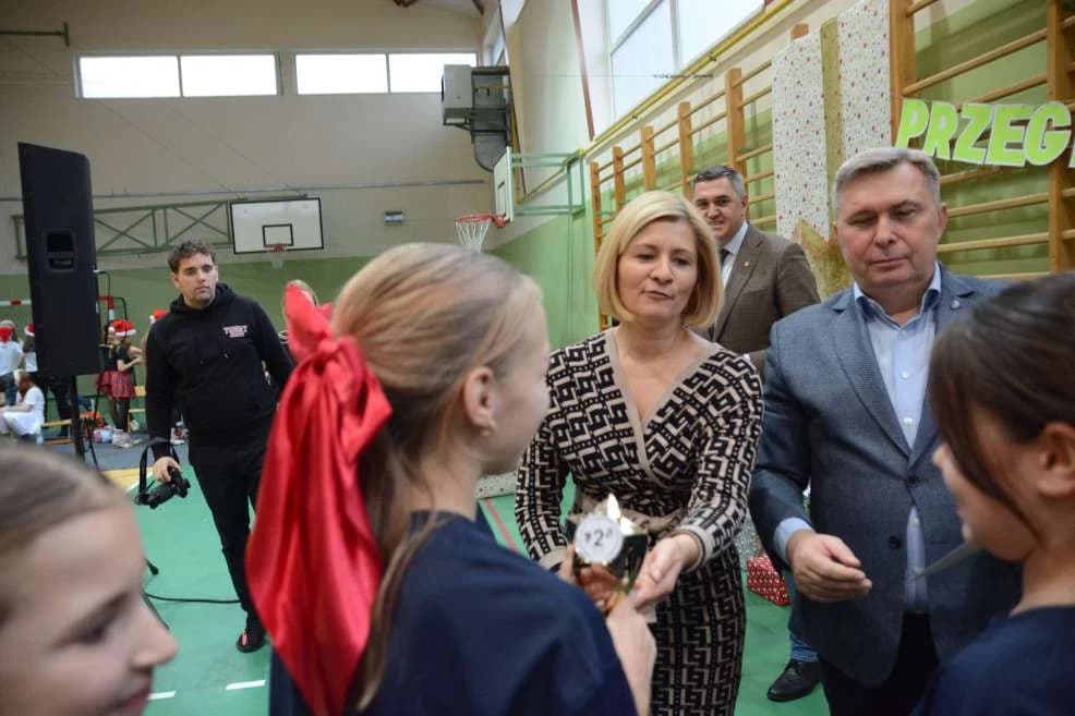 Drugi dzień Przeglądu Zespołów Tanecznych w Cielczy. Dzisiaj na parkiecie zaprezentowali się uczniowie podstawówek [ZDJĘCIA] — zdjęcie 5 z 228