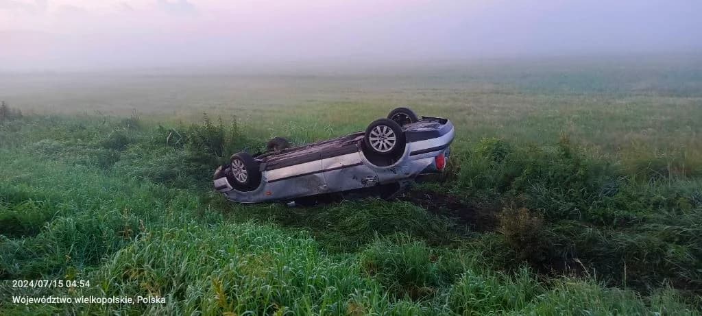 Pijany 17-latek z Jarocina dachował autem w sąsiednim powiecie