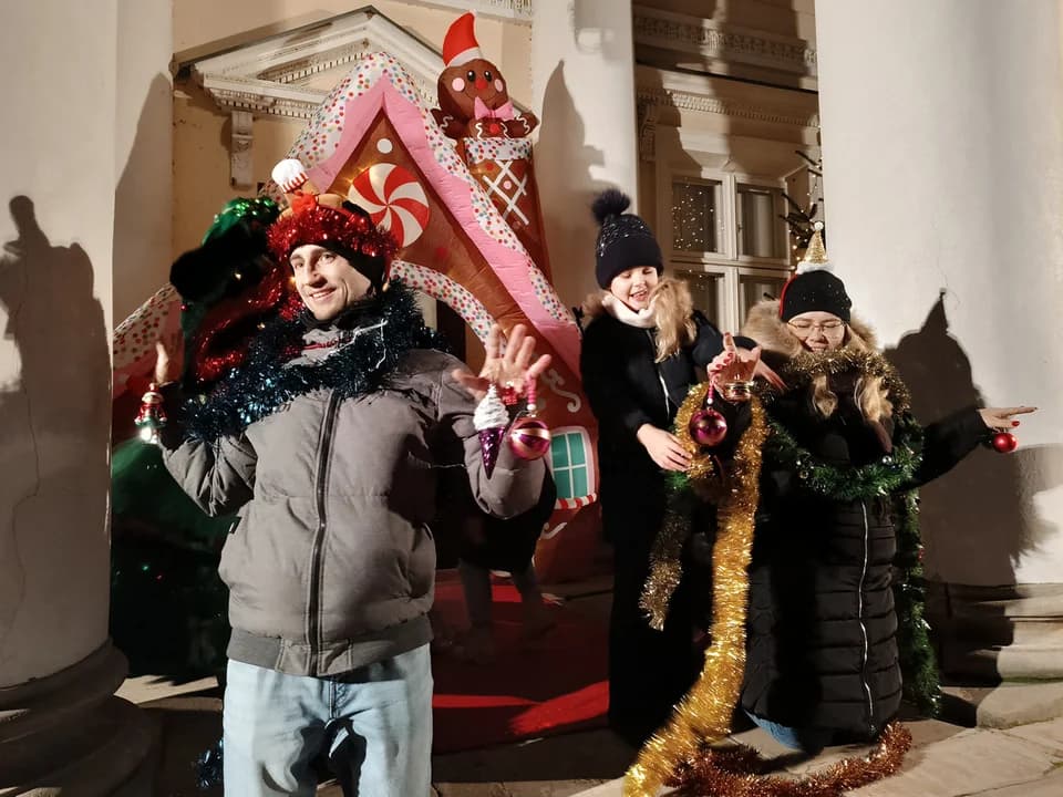 Udane „Mikołajki w Śmiełowie” na przekór brzydkiej pogodzie [ZDJECIA] — zdjęcie 5 z 50