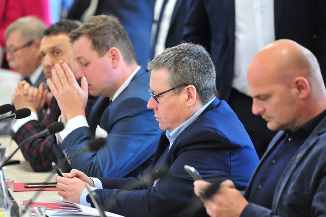 Było dwóch kandydatów na sekretarza gminy Jarocin. Komisja konkursowa postawiła na Roberta Kaźmierczaka