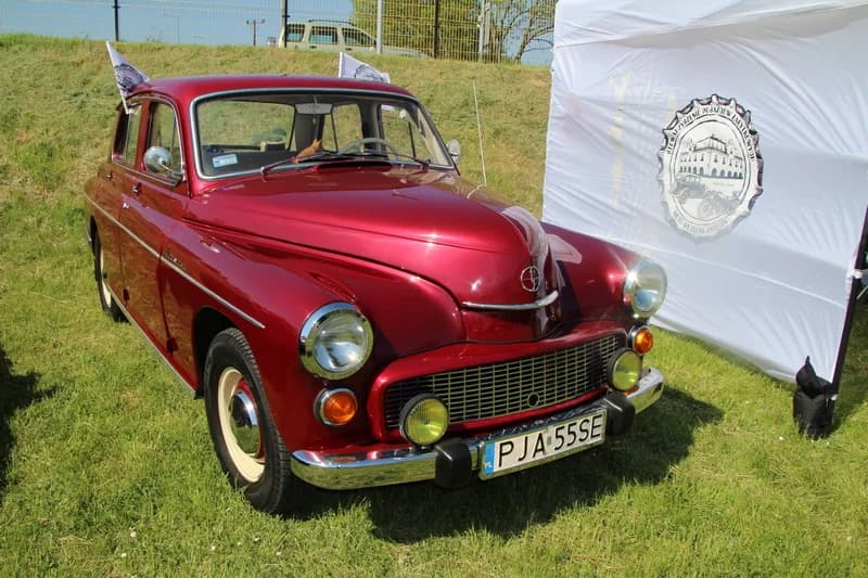 Udział wzięło ponad 150 samochodów. Były też motocykle i ciągnik rolniczy.